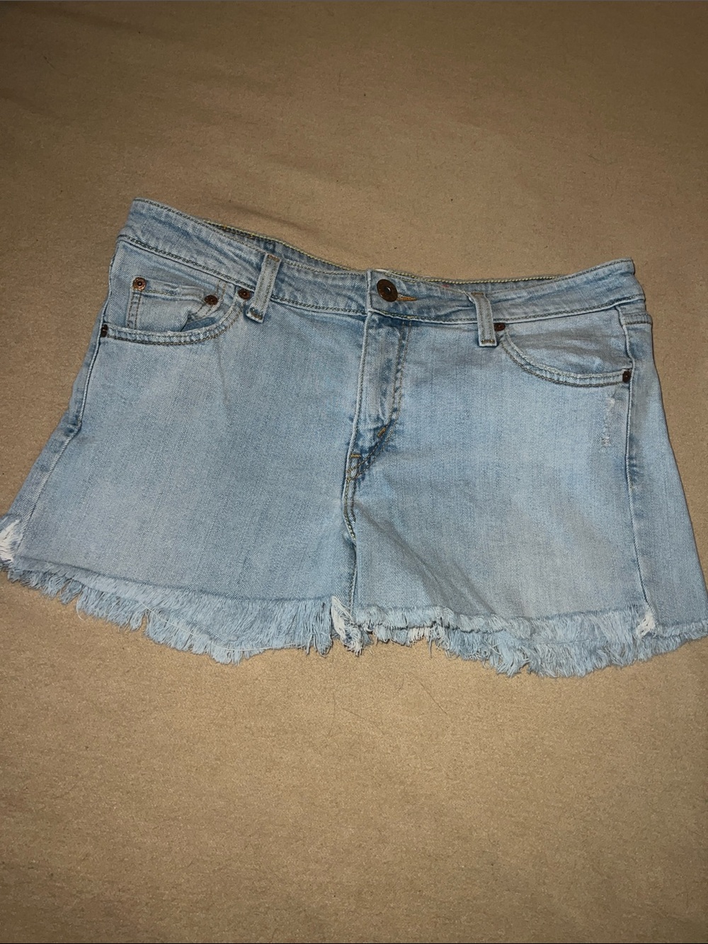 Levi size 13L Light Wash Denim Frayed Hem Women's Shorts